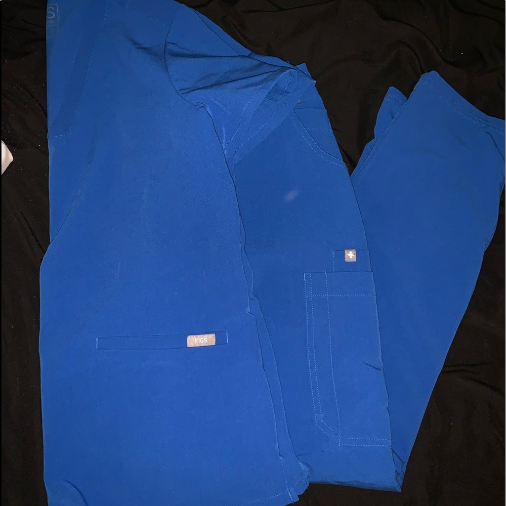 Fish scrub top and skinny bottoms